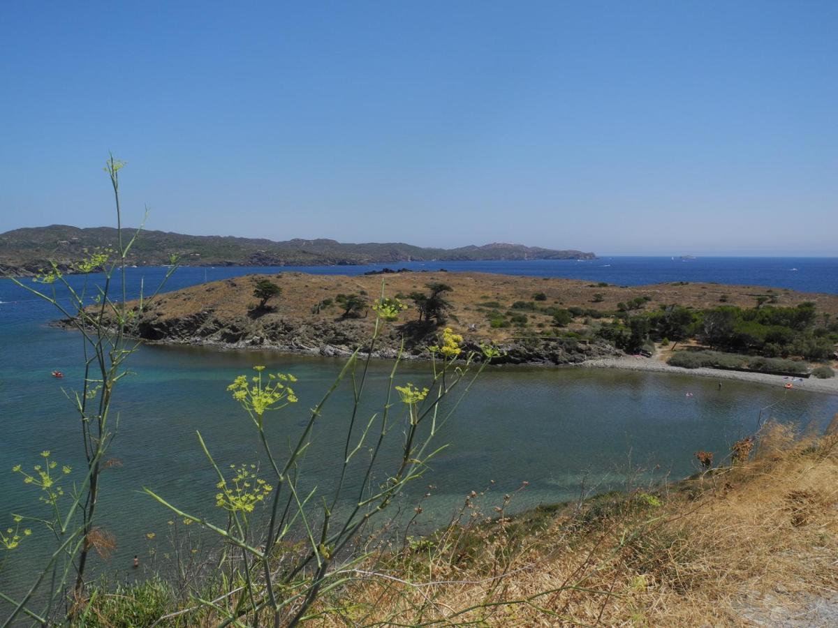 Tranquilos Estudios Cerca De La Playa กาดาเกส ภายนอก รูปภาพ